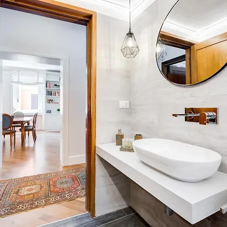 Stunning Modern 2 Bed Flat At The Colosseum Roma