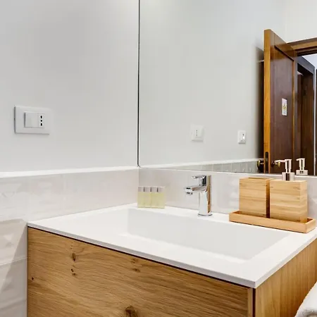 Stunning Modern 2 Bed Flat At The Colosseum *