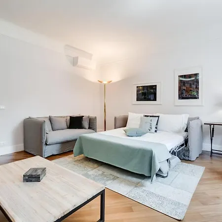 Stunning Modern 2 Bed Flat At The Colosseum