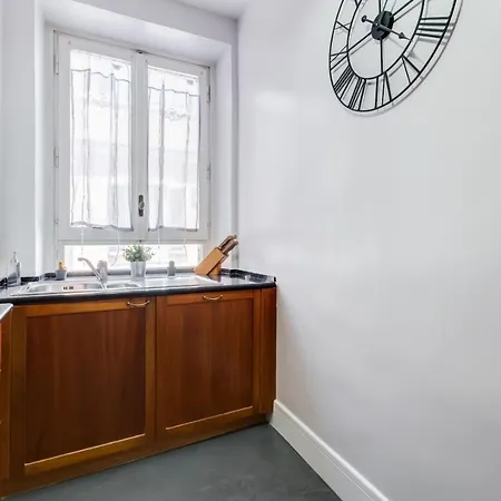 Stunning Modern 2 Bed Flat At The Colosseum *