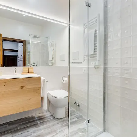Stunning Modern 2 Bed Flat At The Colosseum Roma