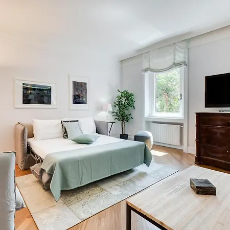 Stunning Modern 2 Bed Flat At The Colosseum Roma